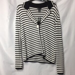 G Signature Women’s Black and White Button-Front Top Size L NEW with Tags
